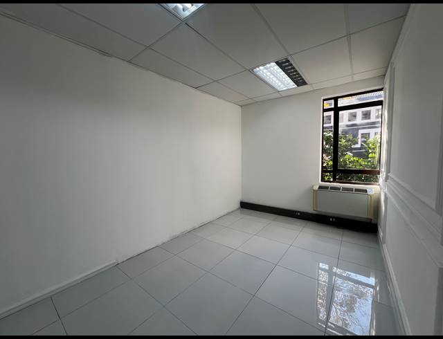 188M² OFFICE TO LET IN HYDE PARK